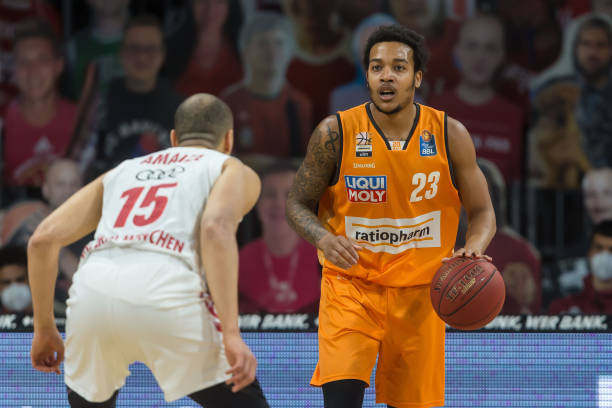 这位年轻的 这位年轻的